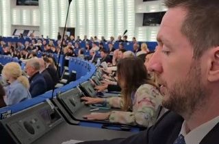 Europarlament tvrdo odsúdil SlovenskoBruselu vadia aj dve pohlavia v ústave Uzn…