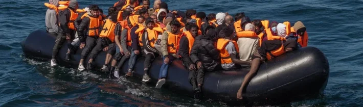 Do Británie prichádzajú dospelí migranti vydávajúci sa za deti