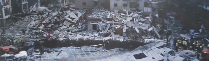 Izraelské letecké útoky zanechaly pásy destrukce po bombardování nemocnice v libanonském Tyru…