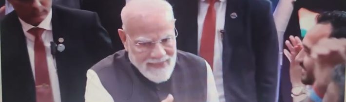 Předseda indické vlády Narendra Modi byl srdečně přivítán na Slovensku tradičním chlebem a solí…