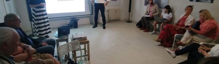 Keď bývalý prezident vyučuje krízovú komunikáciu je vždy aula narvána do posledn… / Fľuska post 2026-06-06 20:01:37