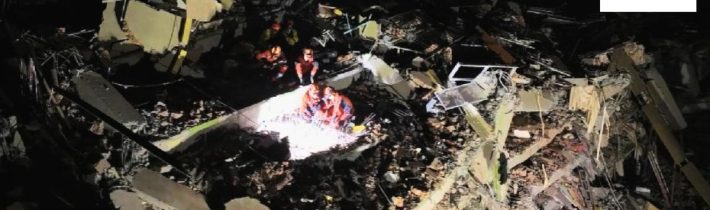 Hasič a člen KS Číny Tian Yuan vedl čínský záchranný tým při misi po zemětřesení v Myanmaru