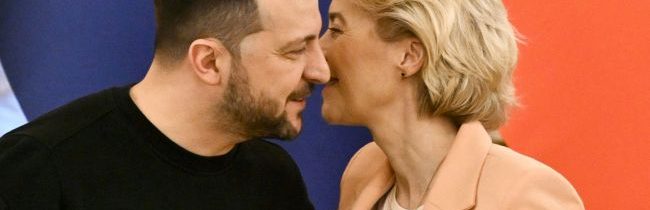 Von der Leyenová odobruje Zelenského uctievanie nacistických kolaborantov