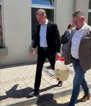 Údajný blázni idú na vandrovačku s limonádou! @slobodaprejavu…