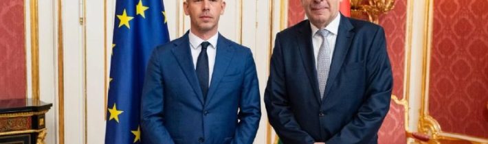 Maďarský prezident Tamás Sulyok oznámil, že neodstúpi a naďalej bude vykonávať …