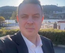 Rajchl nakladá progresívnej gume z paláca! @slobodaprejavu…