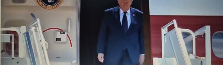 Turecký prezident Erdogan vítá Donalda Trumpa poprvé v Ankaře před důležitým summitem aliance NATO..