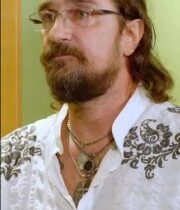 TIBOR ELIOT ROSTAS: KEBY K BÁRDYMU, HRÍBOVI ČI HANZELOVEJ VTRHLI KUKLÁČI, RIEŠIL…