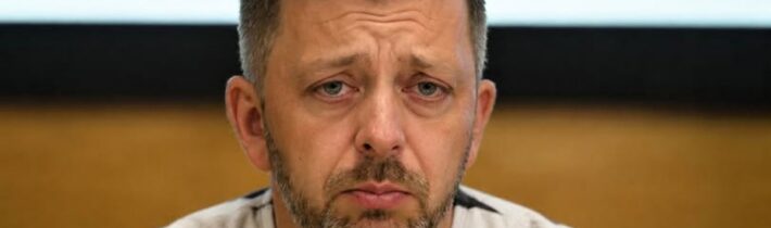 Rakušanovi teče do bot |