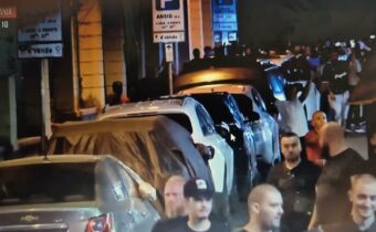 „ODPREJSKNI ZELENSKYJ“: evropští protestující strhávají vlajky Ukrajiny; narůstá zloba vůči Kyjevu..