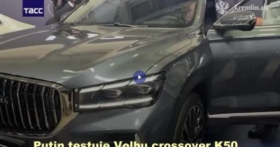 Ruský prezident Vladimir Putin za volantem nového crossoveru Volha K50