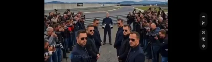 Celý svět fotí Pávka jak fotí