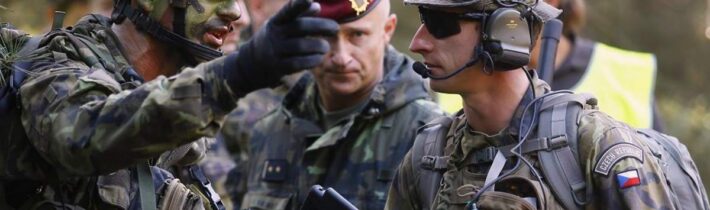 Nesmyslná procenta na obranu. Kalkulačka vojenského historika