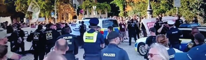 Německo vybuchuje: „Merz musí odejít!“ V Mnichově se protestující násilně střetli s policií…