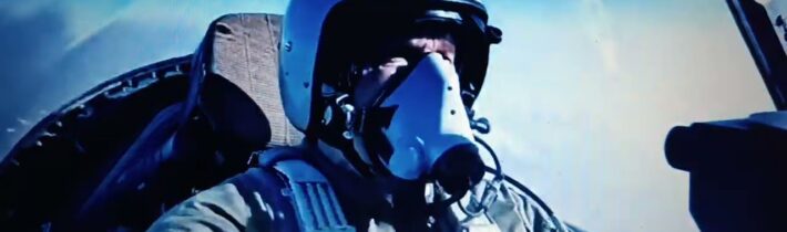 Ruská stíhačka Su-57 ohromuje dav na leteckém dni „Egypt Air show 2026“ v El Alameinu…