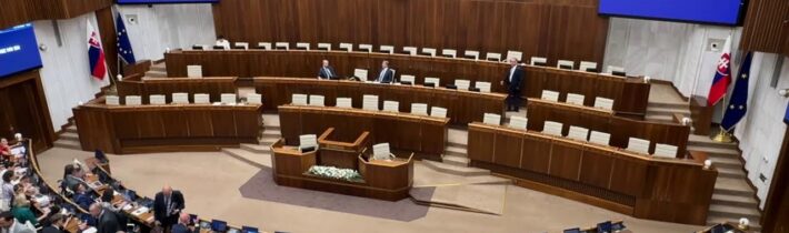 Pri návrhu na odvolanie Denisy Sakovej nebola NR SR uznášaniaschopná