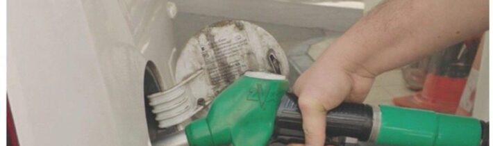 Vo Francúzsku už každá deväť z čerpacích staníc nemá benzín ani naftu, uvádza Re…