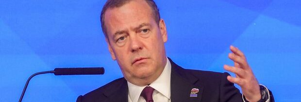 Dmitrij Medvedev: Európski lídri chcú zatiahnuť EÚ do vojny s Ruskom