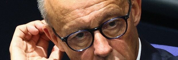 Alexander Mercouris: Merz je „chodiaca mŕtvola“