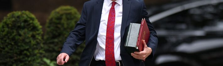The Spectator: Briti by sa mali pripraviť na zvýšenie daní