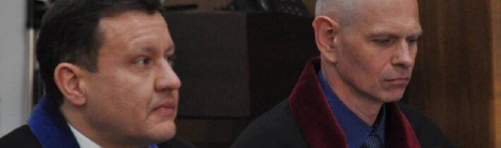 KLAMÁRI KYSEL A LIPŠICProkurátor KYSEL tvrdí pre Denník N (ako inak), že úradný …
