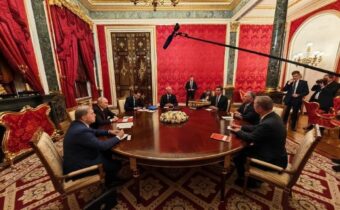 Dmitriev zverejnil zábery z rokovaní Whitcoffa a Kushnera v Kremli….