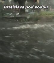 Bratislava pod vodouZdroj: petrzalskedenníky/Instagram…