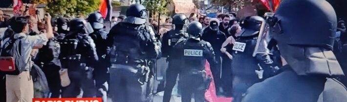 Francie v chaosu; protesty studentů vrcholí: střety s policií; 500 škol zavřeno, 5.000 lidí zatčeno.