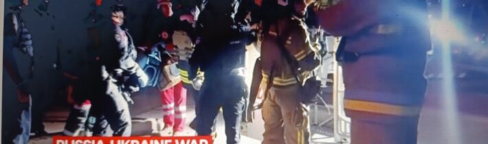 Ruské útoky ponořily Kyjev do téměř úplné tmy a narušily dodávky elektřiny, vody a provoz metra…