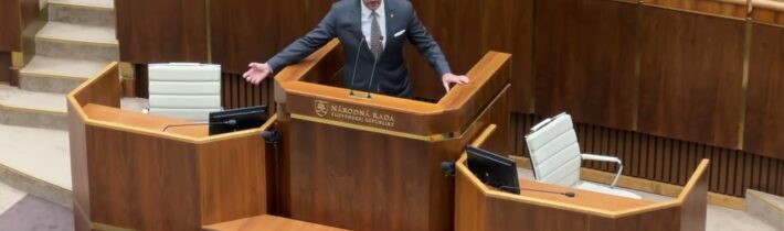 Ostrý stret v parlamente: Kto je viník?