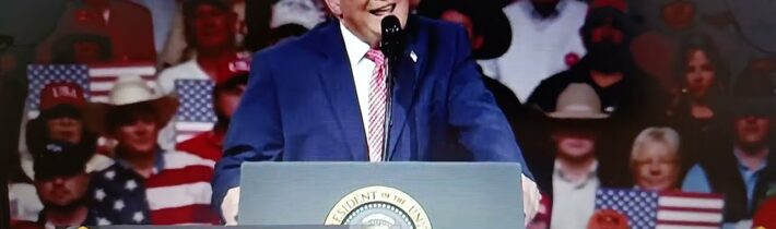 Příkop mezi Trumpem a Macronem se rozšiřuje v době, kdy Francie zápasí s mega-protesty a rozvratem..