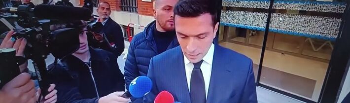 FRANCIE PONÍŽENA? Jordán Bardella požaduje Macronovu rezignaci po celonárodních nepokojích a chaosu.