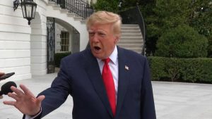 Amer. prezident Donald Trump vyzval Ukrajinu k výměně prezidenta (video)