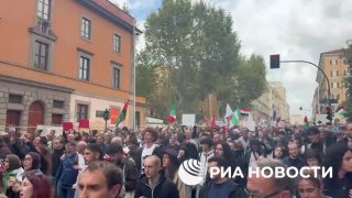 Masívna manifestácia proti vojenským konfliktom prebieha v Ríme. Účastníci prote…