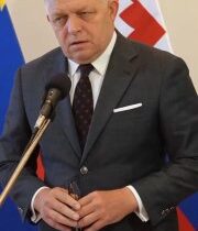 Pomáhame, ale Slovensko nemôže kompenzovať vojnové konflikty veľmocí.~ R. Fico…