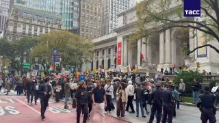 Protestujúci proti Netanjahu sa zišli v centre Manhattanu po jeho vystúpení v G…