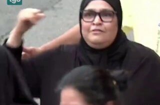 Sestra toho marokinca ktorý pri zatykani skolaboval(tá v žltom). Chce sa pomstiť…