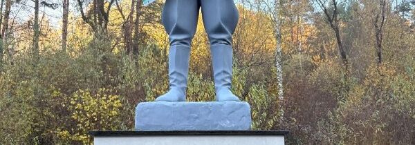 TOTO JE VAŠA ROBOTA, LIBERÁLNE MÉDIÁ! Na Dukle neznámi zločinci poškodili pamätn…