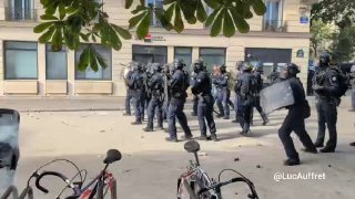 Paríž. Námestie Národov.Protesty študentov sľubujú, že sa premenia na skutočné ľ…