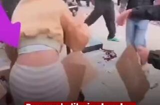 Populárny videoklip z protestov vo FrancúzskuMuž moslimského vyznania sa obracia…