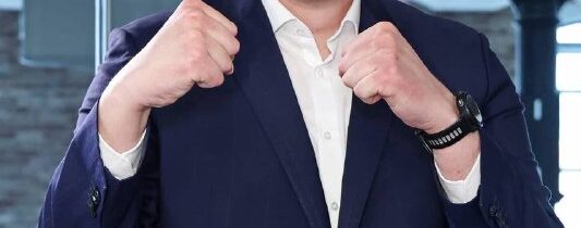 Eduard Chmelár“Škoda, že sú školy apolitické,“ povedal v rozprave k vládnemu náv…