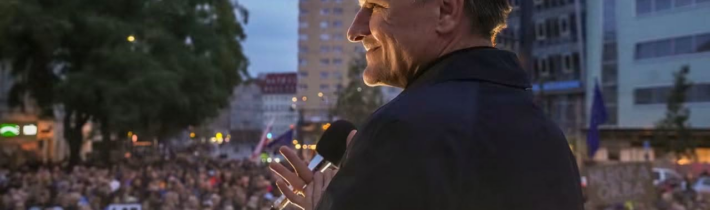 Ten pohľad z pódia bol super. Dodáva energiu.Včera sa na Slovensku konali d… / Fľuska post 2026-10-19 10:30:35