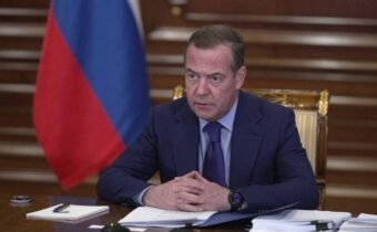 Medveďev: „Zablokovanie“ ruskej súhvezdia satelitov Rassvet na žiadosť toho kyje…