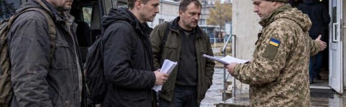 Ukrajině scházejí vojáci. Kyjev zpřísňuje mobilizační výjimky