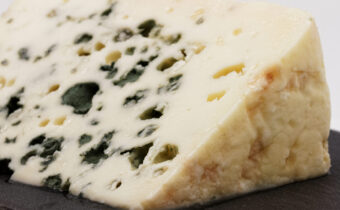 Proslulý modrý Roquefort – Kabinet Kuriozit