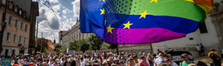 Pochodu Dúhový Pride v Bratislave sa tento rok zúčastnilo okolo 10-tisíc ľudí, …