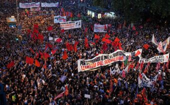 Reuters: Protesty proti bytovej kríze v Španielsku prerástli do pouličných nepokojov