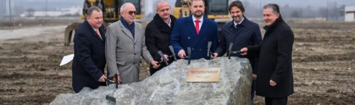Vyše 1 500 lôžok, dve stovky ambulancií a viac ako 20 operačných sál. Ministers…