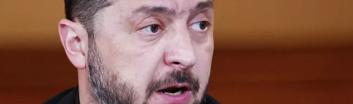 Američania považujú Zelenského za otravného žobráka