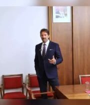 PÁN VALÁŠEK, PARLAMENT NIE SÚ MIMOVLÁDKY, TU TREBA CHODIŤ AJ DO PRÁCE~ R. Kaliňá…